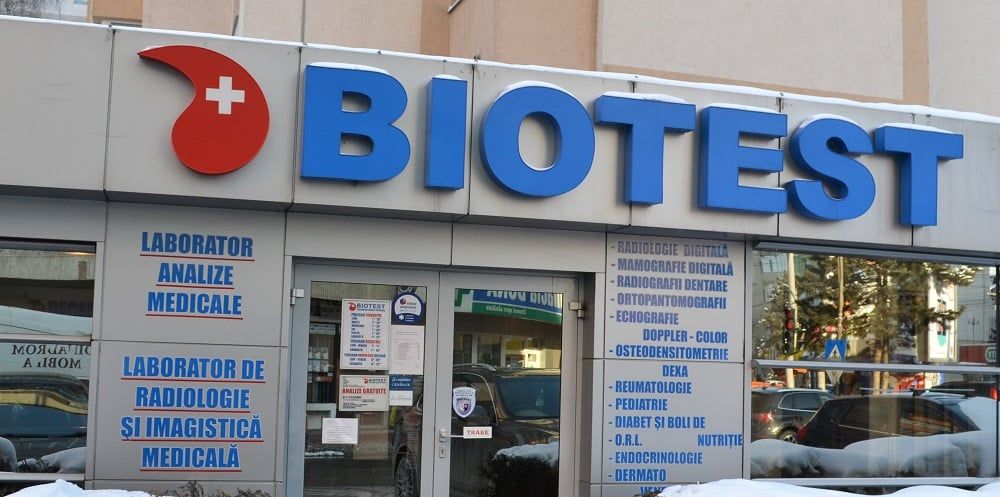 Intrarea Centrului Medical Biotest, str. George Enescu nr. 13, Suceava