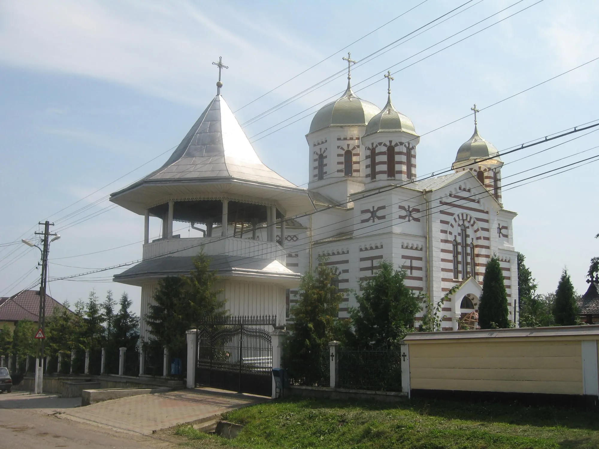Biserica Sfinții Arhangheli din Cajvana
