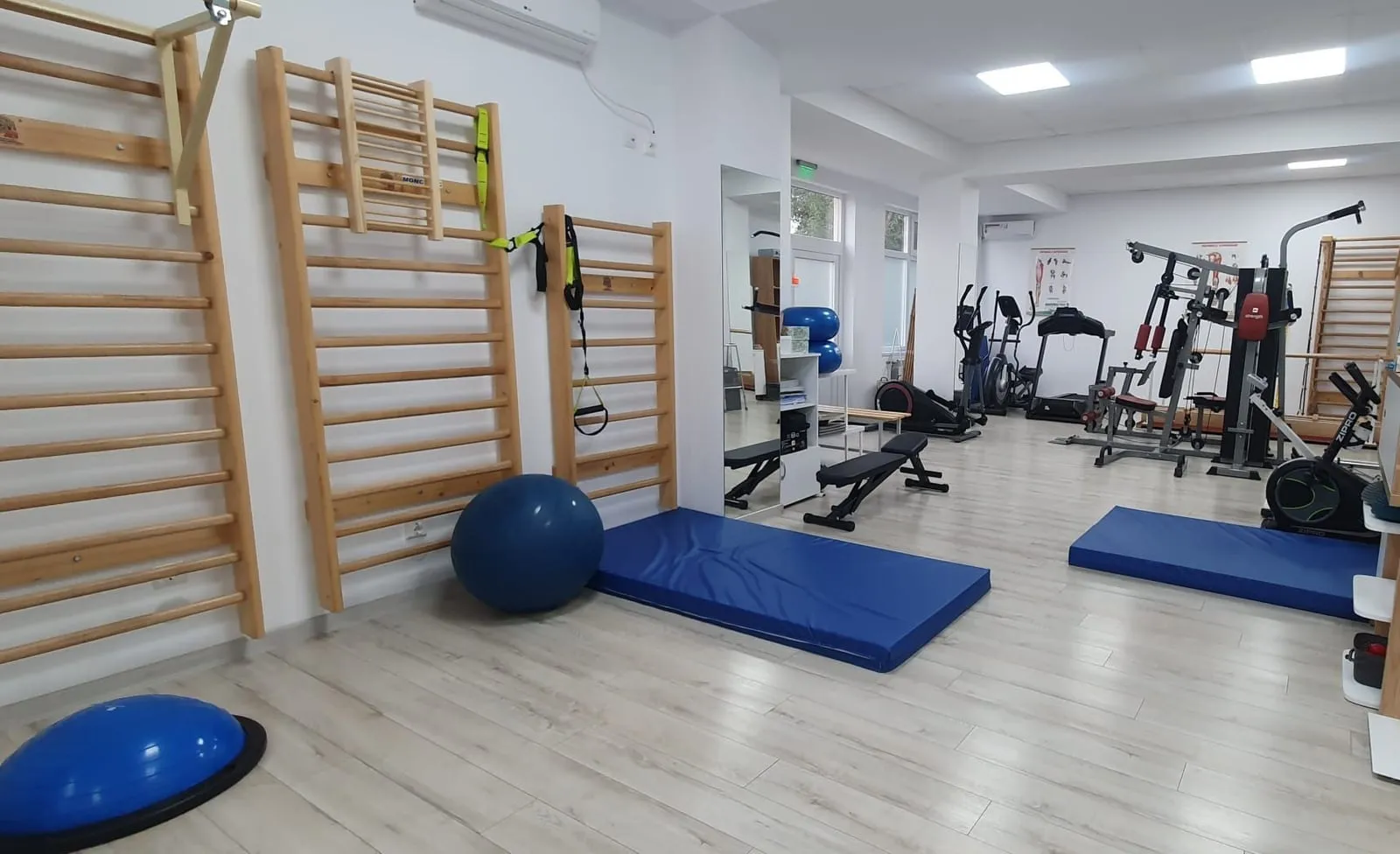 Sala de kinetoterapie a clinicii Monclinic din Botoșani