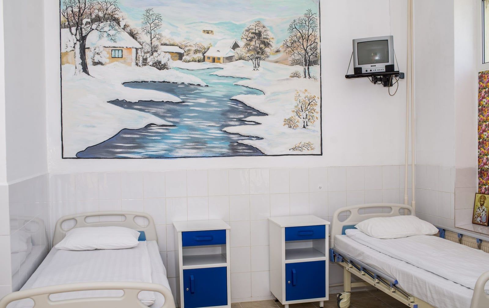 Salon cu două paturi al Sanatoriului de Neuropsihiatrie Podriga